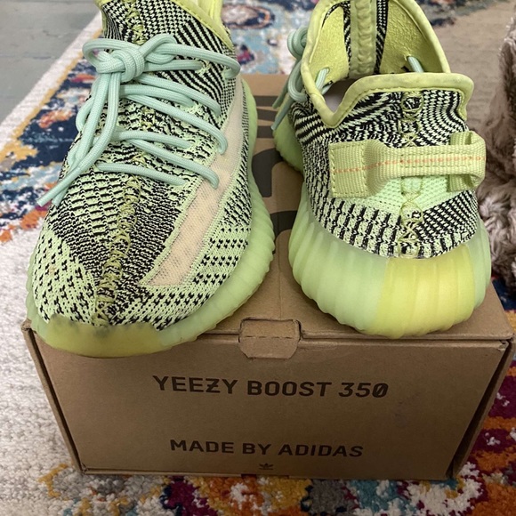 Yeezy Sneakers - Picture 2 of 8